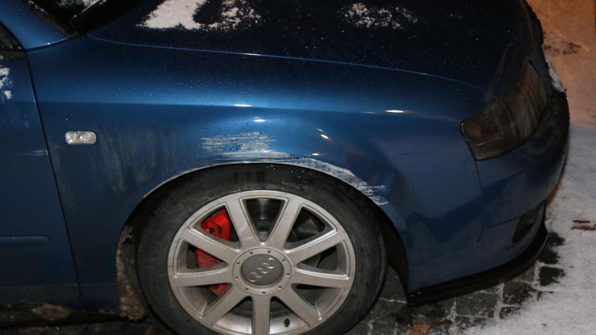 Mrazy přicházejí. Nastartovaná auta lákají vykuky, kteří v nich ujíždějí